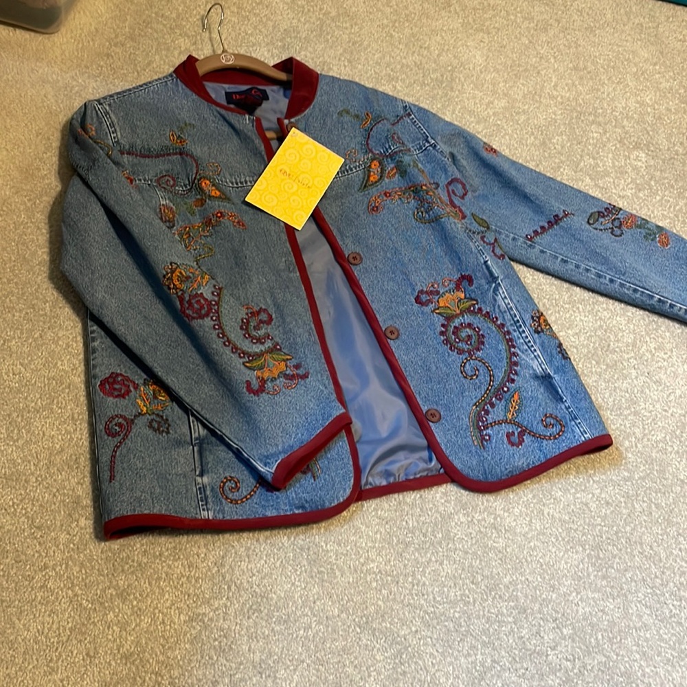 Burgundy/purple Denim and company pant suit pats are satiny inside